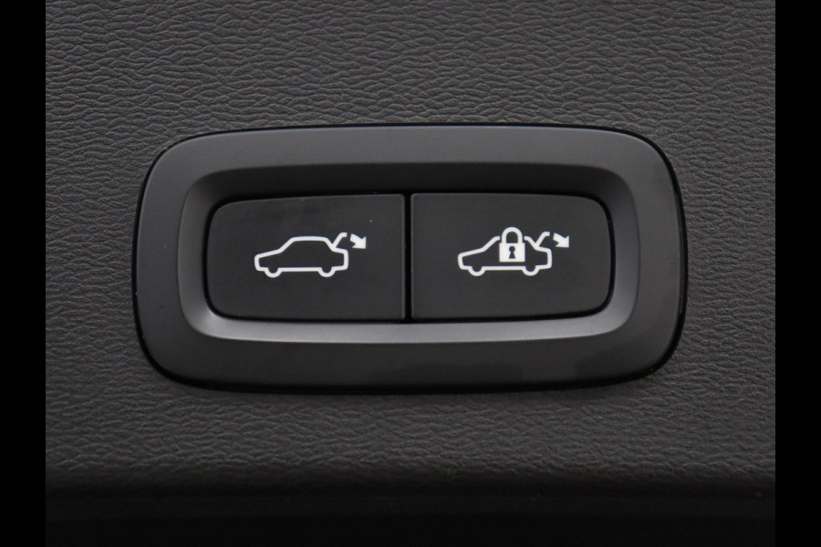 Volvo XC40 T5 R-Design Recharge Plug-In | SOH 90,7% | Panoramadak | Leder | Cruise control | Harman/Kardon | Stuur/stoel verwarming | Climate control | Carplay | Camera | Park assist | PHEV