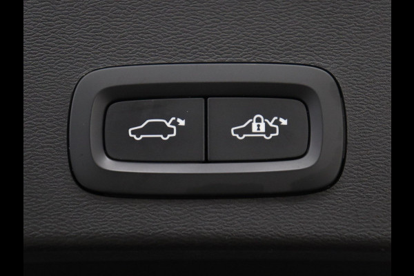 Volvo XC40 T5 R-Design Recharge Plug-In | SOH 90,7% | Panoramadak | Leder | Cruise control | Harman/Kardon | Stuur/stoel verwarming | Climate control | Carplay | Camera | Park assist | PHEV