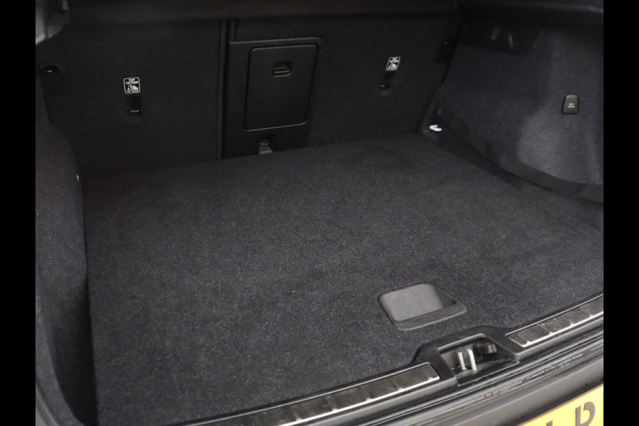 Volvo XC40 T5 R-Design Recharge Plug-In | SOH 90,7% | Panoramadak | Leder | Cruise control | Harman/Kardon | Stuur/stoel verwarming | Climate control | Carplay | Camera | Park assist | PHEV