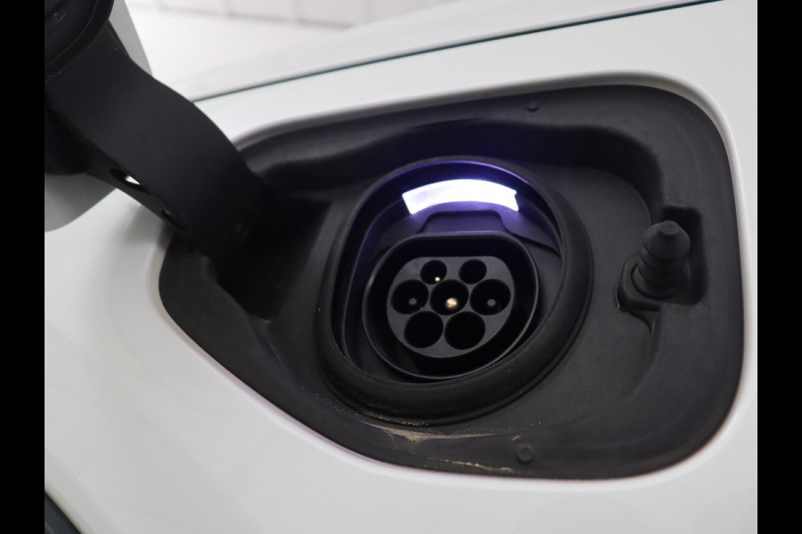 Volvo XC40 T5 R-Design Recharge Plug-In | SOH 90,7% | Panoramadak | Leder | Cruise control | Harman/Kardon | Stuur/stoel verwarming | Climate control | Carplay | Camera | Park assist | PHEV