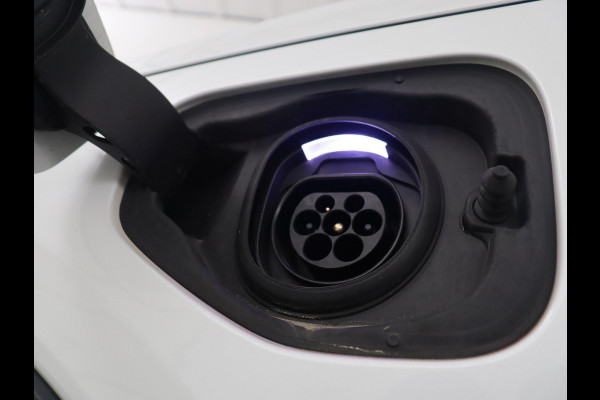 Volvo XC40 T5 R-Design Recharge Plug-In | SOH 90,7% | Panoramadak | Leder | Cruise control | Harman/Kardon | Stuur/stoel verwarming | Climate control | Carplay | Camera | Park assist | PHEV
