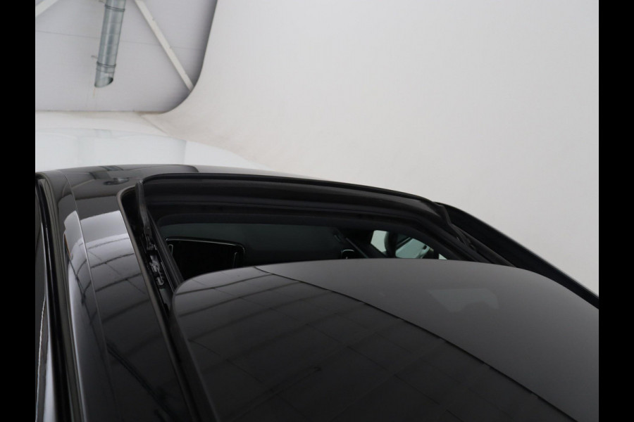 Volvo XC40 T5 R-Design Recharge Plug-In | SOH 90,7% | Panoramadak | Leder | Cruise control | Harman/Kardon | Stuur/stoel verwarming | Climate control | Carplay | Camera | Park assist | PHEV