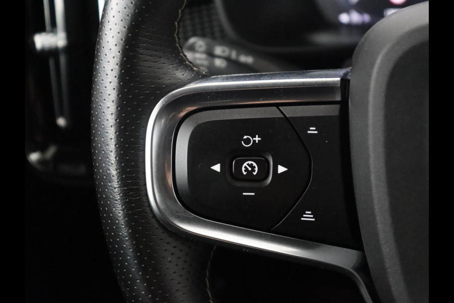 Volvo XC40 T5 R-Design Recharge Plug-In | SOH 90,7% | Panoramadak | Leder | Cruise control | Harman/Kardon | Stuur/stoel verwarming | Climate control | Carplay | Camera | Park assist | PHEV
