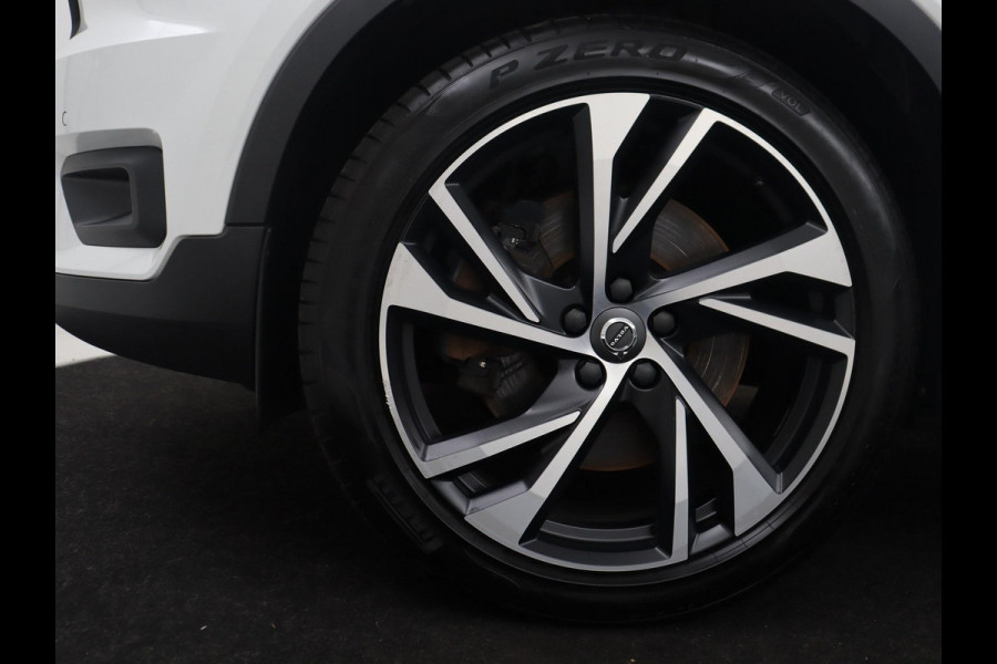 Volvo XC40 T5 R-Design Recharge Plug-In | SOH 90,7% | Panoramadak | Leder | Cruise control | Harman/Kardon | Stuur/stoel verwarming | Climate control | Carplay | Camera | Park assist | PHEV