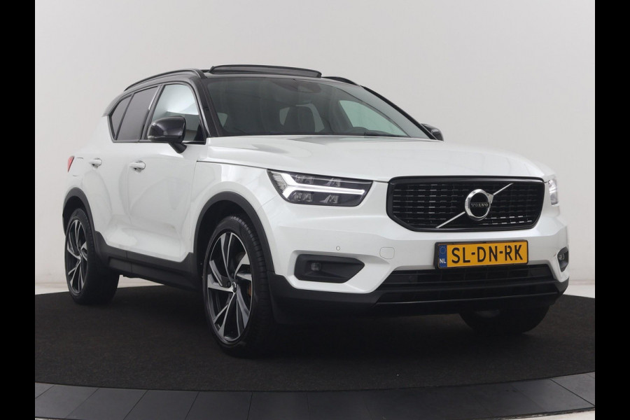 Volvo XC40 T5 R-Design Recharge Plug-In | SOH 90,7% | Panoramadak | Leder | Cruise control | Harman/Kardon | Stuur/stoel verwarming | Climate control | Carplay | Camera | Park assist | PHEV