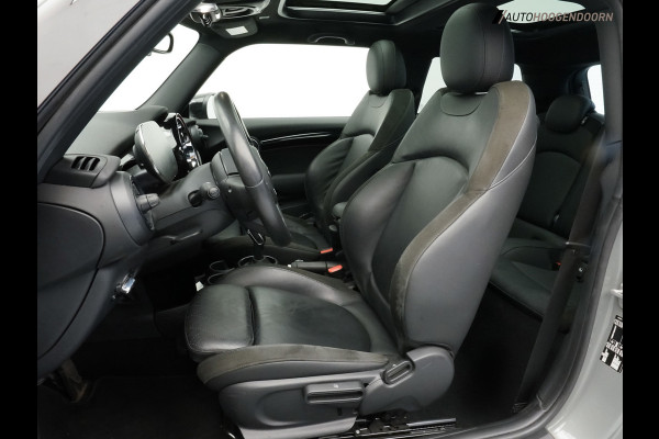 MINI 3-deurs 1.5 Cooper Camden Plus Edition (APPLE CARPLAY,PANORAMADAK,PARKEERSENSOREN,LM-VELGEN,CRUISE,CLIMATE CONTROL,LEDER)