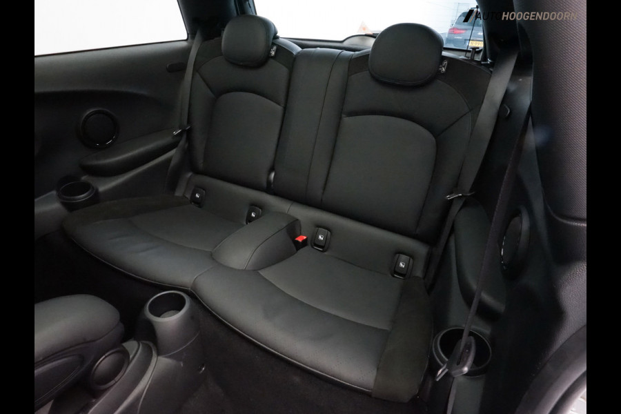 MINI 3-deurs 1.5 Cooper Camden Plus Edition (APPLE CARPLAY,PANORAMADAK,PARKEERSENSOREN,LM-VELGEN,CRUISE,CLIMATE CONTROL,LEDER)