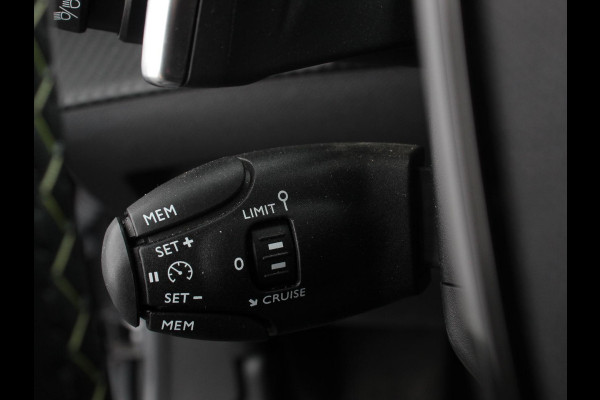Peugeot 2008 1.2 GT Automaat Climate control Cruise control Apple Carplay/ Android Auto led Lichtmetalen velgen Parkeersensoren Camera