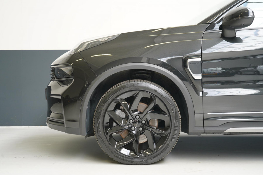 Lynk & Co 01 1.5 | Zwart optiek | 360 camera | Panoramadak | Navigatie | Memory | Apple CarPlay