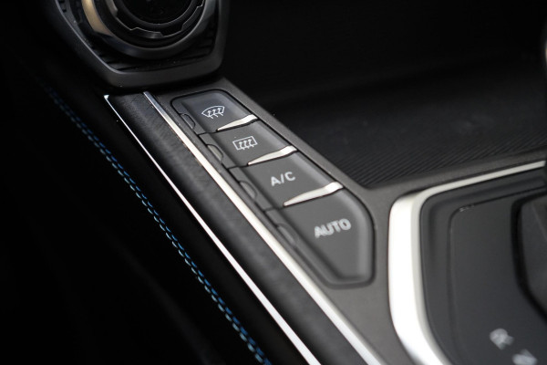 Lynk & Co 01 1.5 | Zwart optiek | 360 camera | Panoramadak | Navigatie | Memory | Apple CarPlay