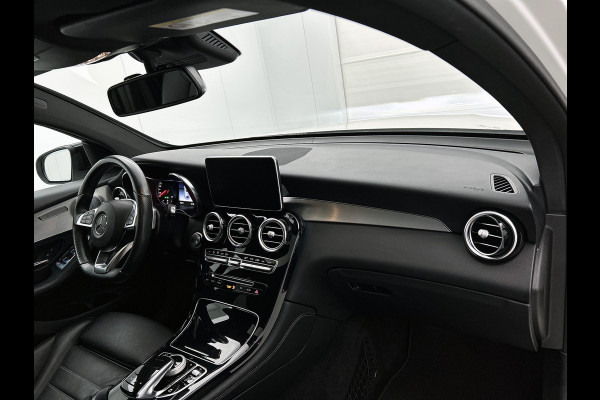 Mercedes-Benz GLC-Coupé 300 4-MATIC AMG | Night pakket | Schuifdak | Treeplanken | Burmester Sound | 360gr Camera | Lederen bekleding | ALL SEASONS banden Inclusief 12 Maanden Garantie.