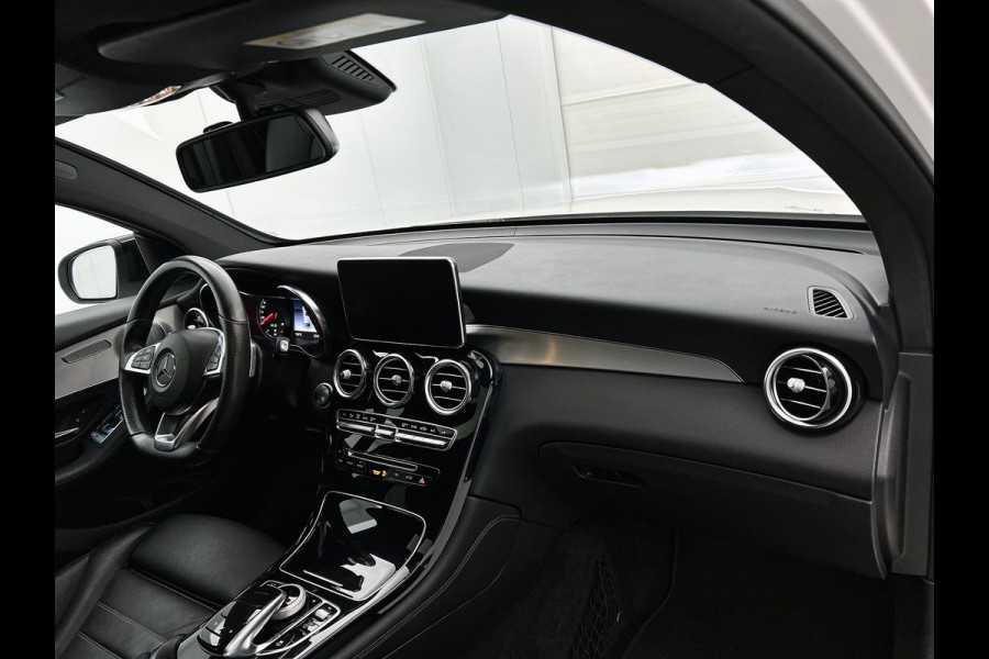 Mercedes-Benz GLC-Coupé 300 4-MATIC AMG | Night pakket | Schuifdak | Treeplanken | Burmester Sound | 360gr Camera | Lederen bekleding | ALL SEASONS banden Inclusief 12 Maanden Garantie.