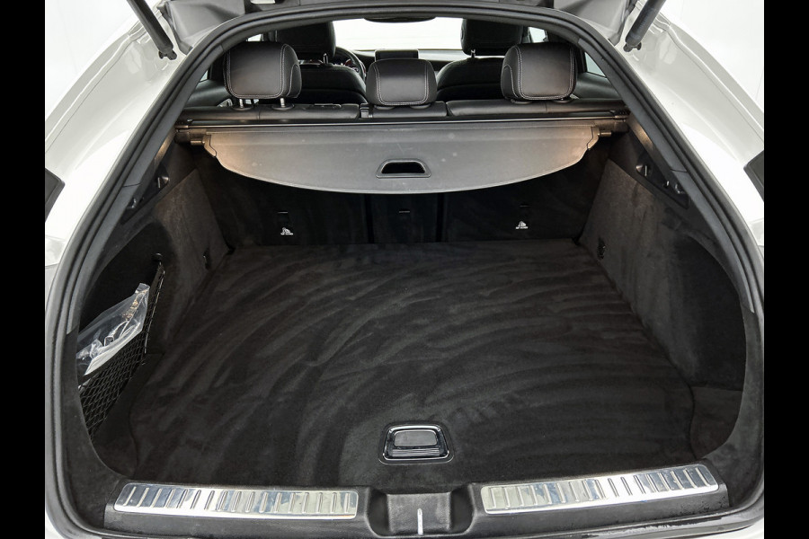 Mercedes-Benz GLC-Coupé 300 4-MATIC AMG | Night pakket | Schuifdak | Treeplanken | Burmester Sound | 360gr Camera | Lederen bekleding | ALL SEASONS banden Inclusief 12 Maanden Garantie.