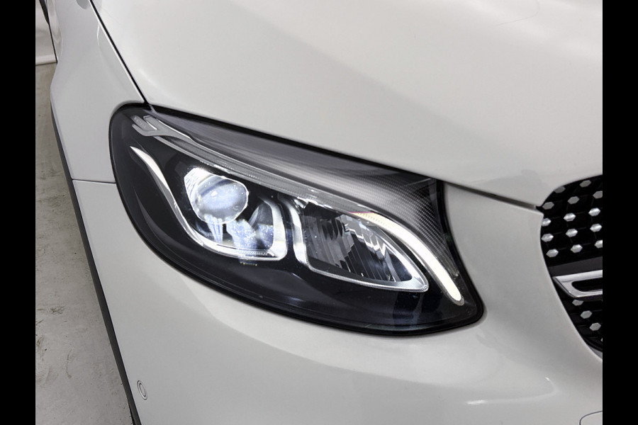 Mercedes-Benz GLC-Coupé 300 4-MATIC AMG | Night pakket | Schuifdak | Treeplanken | Burmester Sound | 360gr Camera | Lederen bekleding | ALL SEASONS banden Inclusief 12 Maanden Garantie.