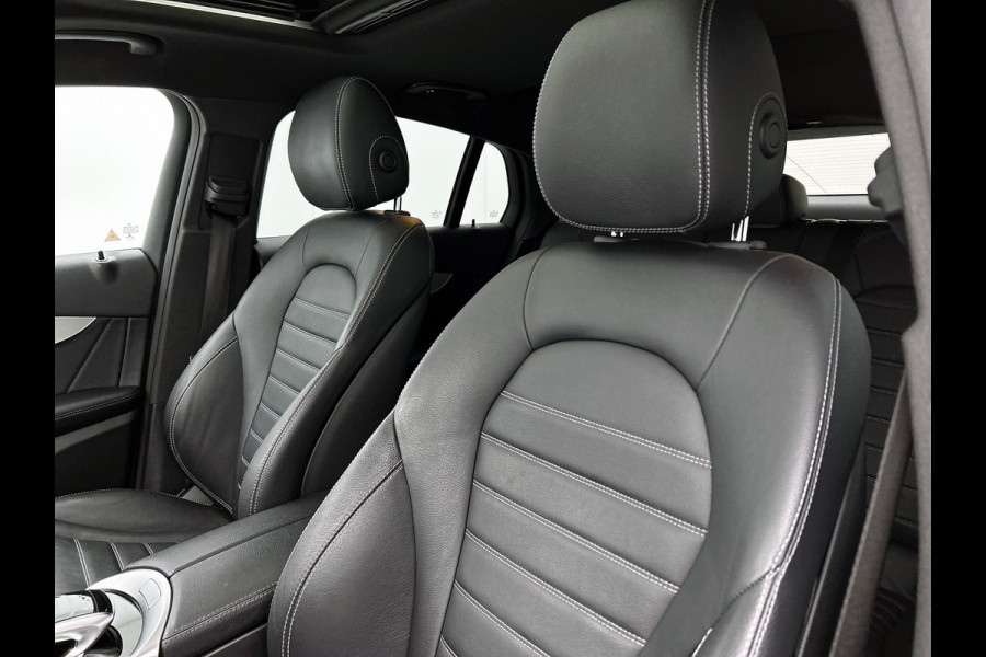 Mercedes-Benz GLC-Coupé 300 4-MATIC AMG | Night pakket | Schuifdak | Treeplanken | Burmester Sound | 360gr Camera | Lederen bekleding | ALL SEASONS banden Inclusief 12 Maanden Garantie.