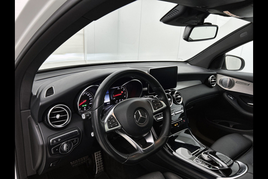 Mercedes-Benz GLC-Coupé 300 4-MATIC AMG | Night pakket | Schuifdak | Treeplanken | Burmester Sound | 360gr Camera | Lederen bekleding | ALL SEASONS banden Inclusief 12 Maanden Garantie.