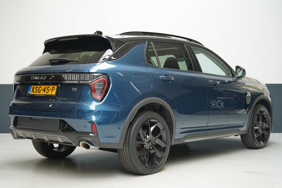 Lynk & Co 01 1.5 | Zwart optiek | 360 camera | Panoramadak | Navigatie | Memory | Apple CarPlay
