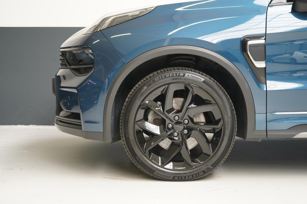 Lynk & Co 01 1.5 | Zwart optiek | 360 camera | Panoramadak | Navigatie | Memory | Apple CarPlay