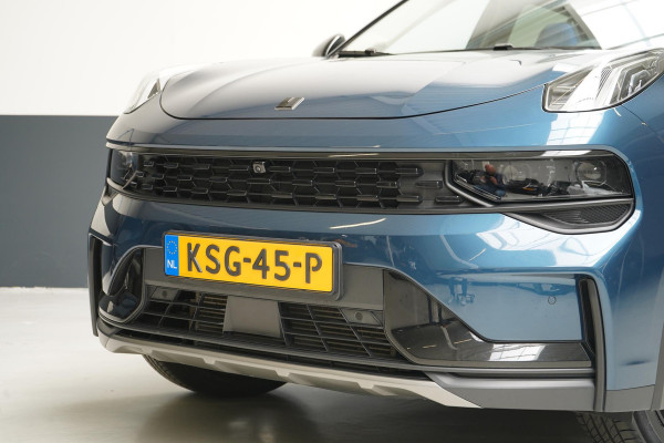 Lynk & Co 01 1.5 | Zwart optiek | 360 camera | Panoramadak | Navigatie | Memory | Apple CarPlay