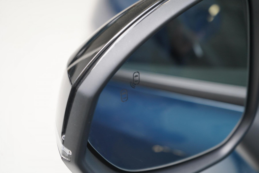 Lynk & Co 01 1.5 | Zwart optiek | 360 camera | Panoramadak | Navigatie | Memory | Apple CarPlay