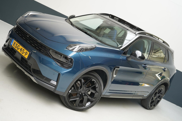 Lynk & Co 01 1.5 | Zwart optiek | 360 camera | Panoramadak | Navigatie | Memory | Apple CarPlay
