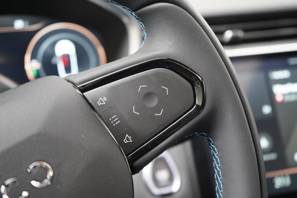 Lynk & Co 01 1.5 | Zwart optiek | 360 camera | Panoramadak | Navigatie | Memory | Apple CarPlay