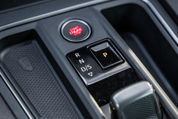 CUPRA Leon 1.4i Plug-In Hybrid SPORTSTOURER / CARPLAY / CAMERA / KUIP STOELEN / PERFECT ONDERHOUDEN