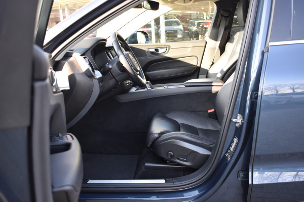 Volvo XC60 T6 AWD 340PK Plug-in Hybrid Business Pro | Trekhaak | Luchtvering | Camera |  Panodak | 19" LMV | Stoelverwarming
