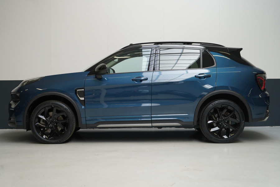 Lynk & Co 01 1.5 | Zwart optiek | 360 camera | Panoramadak | Navigatie | Memory | Apple CarPlay