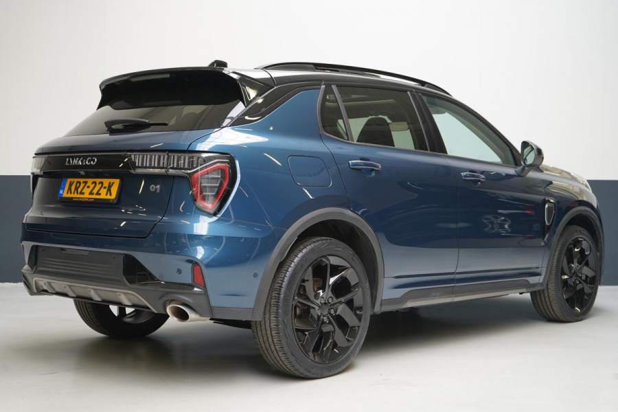 Lynk & Co 01 1.5 | Zwart optiek | 360 camera | Panoramadak | Navigatie | Memory | Apple CarPlay