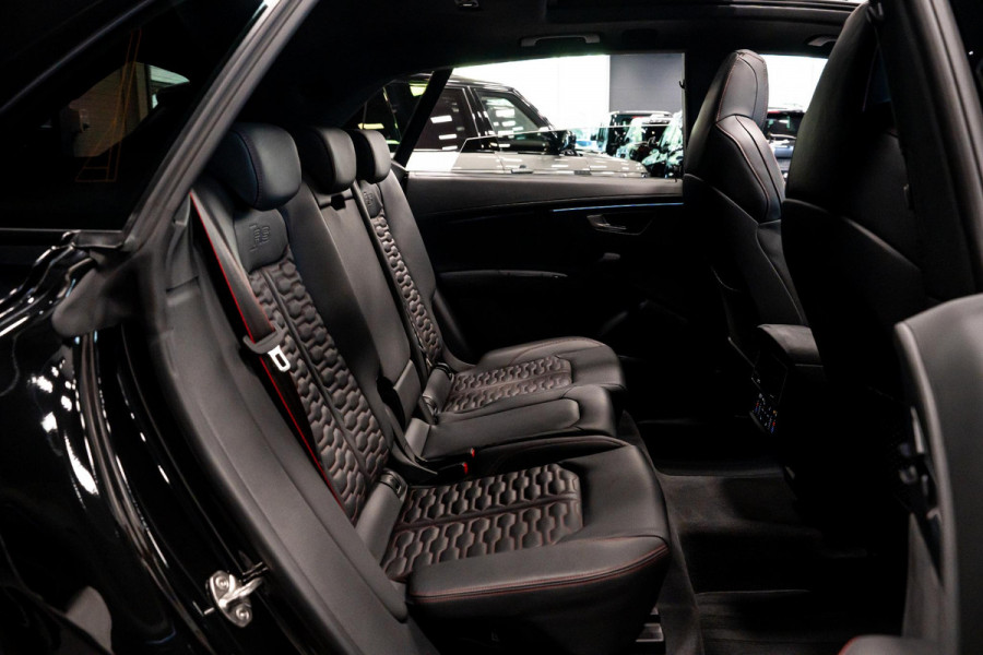 Audi RS Q8 4.0 TFSI quattro *Bang & Olufsen / Panorama / AWD-besturing / Keramisch / RS-Sportuitlaat / Standverwarming / Soft-Close*