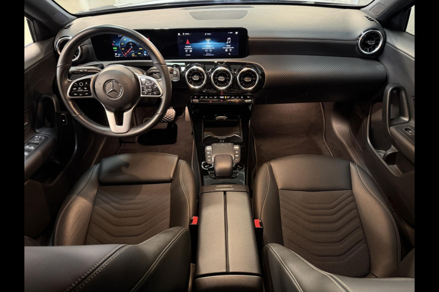 Mercedes-Benz A-Klasse 250 e 17"/Dodehoek/Camera/PDC v+a/Apple Carplay & Android Auto/DAB/Navigatie/Climate