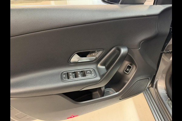 Mercedes-Benz A-Klasse 250 e 17"/Dodehoek/Camera/PDC v+a/Apple Carplay & Android Auto/DAB/Navigatie/Climate