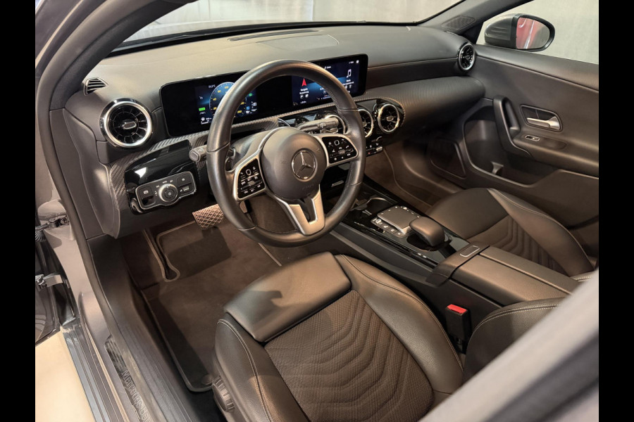 Mercedes-Benz A-Klasse 250 e 17"/Dodehoek/Camera/PDC v+a/Apple Carplay & Android Auto/DAB/Navigatie/Climate