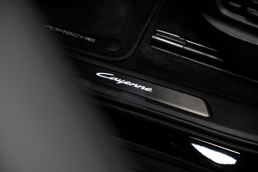 Porsche Cayenne Coupé 3.0 E-Hybrid Black Edition *BOSE / Panorama / Sport-Chrono / HUD / Keyless / Soft-close*