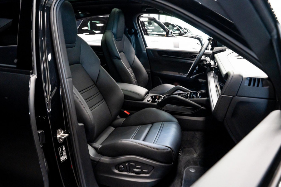 Porsche Cayenne Coupé 3.0 E-Hybrid Black Edition *BOSE / Panorama / Sport-Chrono / HUD / Keyless / Soft-close*