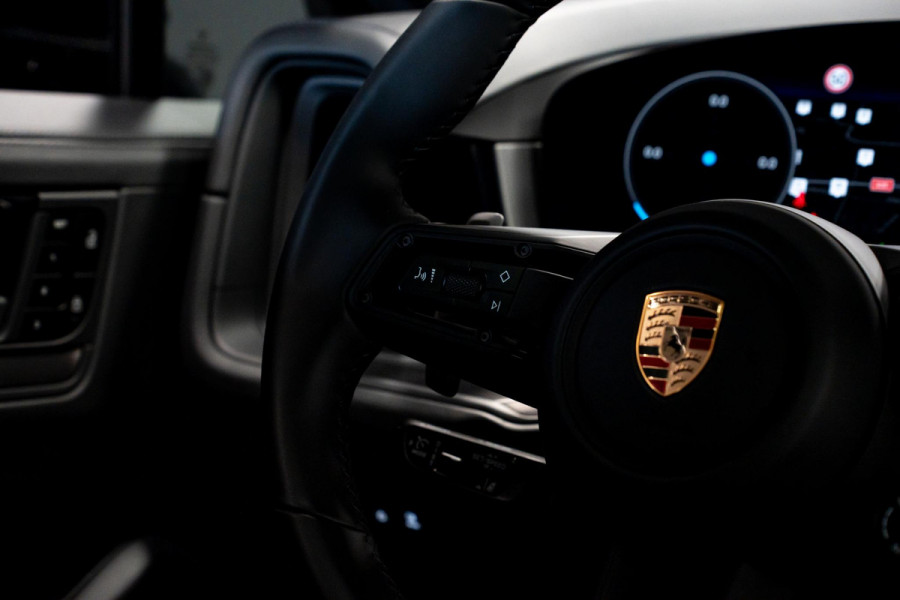 Porsche Cayenne Coupé 3.0 E-Hybrid Black Edition *BOSE / Panorama / Sport-Chrono / HUD / Keyless / Soft-close*