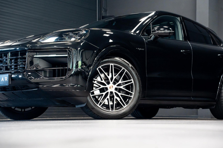 Porsche Cayenne Coupé 3.0 E-Hybrid Black Edition *BOSE / Panorama / Sport-Chrono / HUD / Keyless / Soft-close*