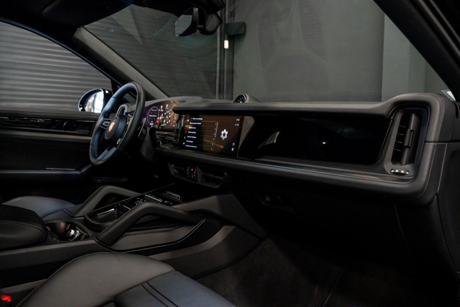 Porsche Cayenne Coupé 3.0 E-Hybrid Black Edition *BOSE / Panorama / Sport-Chrono / HUD / Keyless / Soft-close*
