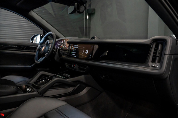Porsche Cayenne Coupé 3.0 E-Hybrid Black Edition *BOSE / Panorama / Sport-Chrono / HUD / Keyless / Soft-close*