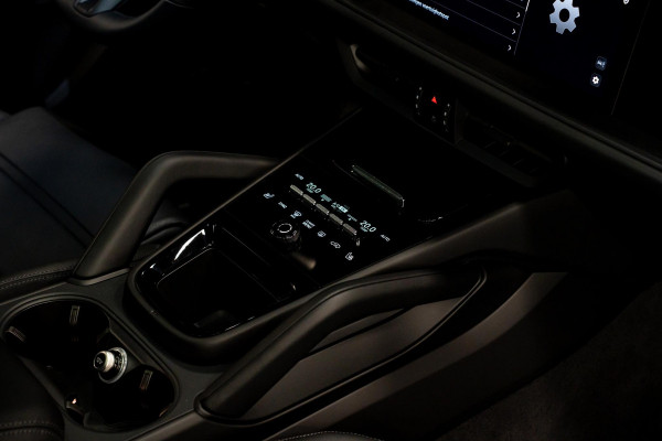 Porsche Cayenne Coupé 3.0 E-Hybrid Black Edition *BOSE / Panorama / Sport-Chrono / HUD / Keyless / Soft-close*