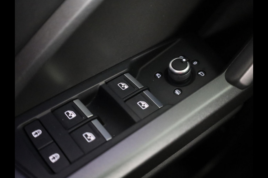Audi Q3 Sportback 45 TFSI e S Edition 245pk | Navigatie | Elektrisch verstelbare voorstoelen | Sonos Audio | Adaptieve cruise controle | Stoelverwarming | S-line interieur
