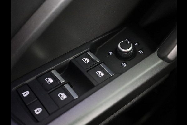 Audi Q3 Sportback 45 TFSI e S Edition 245pk | Navigatie | Elektrisch verstelbare voorstoelen | Sonos Audio | Adaptieve cruise controle | Stoelverwarming | S-line interieur