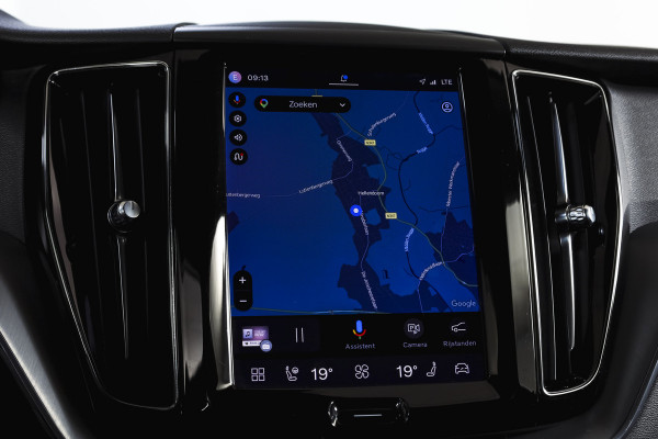 Volvo XC60 2.0 Recharge T6 AWD Business Pro | S/K Panodak | Elek. Trekhaak | Dig.Cockpit | Adapt.Cruise | Stoel-+Stuurverw. | Camera | PDC | NAV+App.Connect | Auto.Airco | LM 18" |