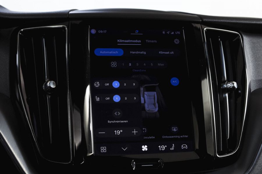 Volvo XC60 2.0 Recharge T6 AWD Business Pro | S/K Panodak | Elek. Trekhaak | Dig.Cockpit | Adapt.Cruise | Stoel-+Stuurverw. | Camera | PDC | NAV+App.Connect | Auto.Airco | LM 18" |