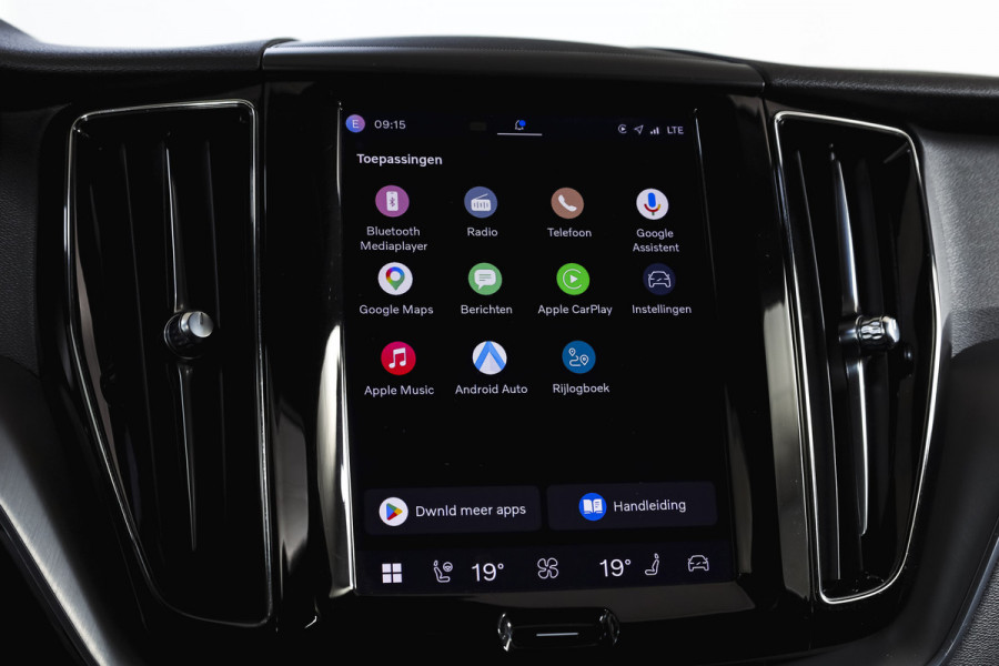 Volvo XC60 2.0 Recharge T6 AWD Business Pro | S/K Panodak | Elek. Trekhaak | Dig.Cockpit | Adapt.Cruise | Stoel-+Stuurverw. | Camera | PDC | NAV+App.Connect | Auto.Airco | LM 18" |