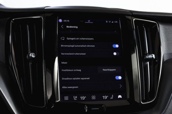 Volvo XC60 2.0 Recharge T6 AWD Business Pro | S/K Panodak | Elek. Trekhaak | Dig.Cockpit | Adapt.Cruise | Stoel-+Stuurverw. | Camera | PDC | NAV+App.Connect | Auto.Airco | LM 18" |