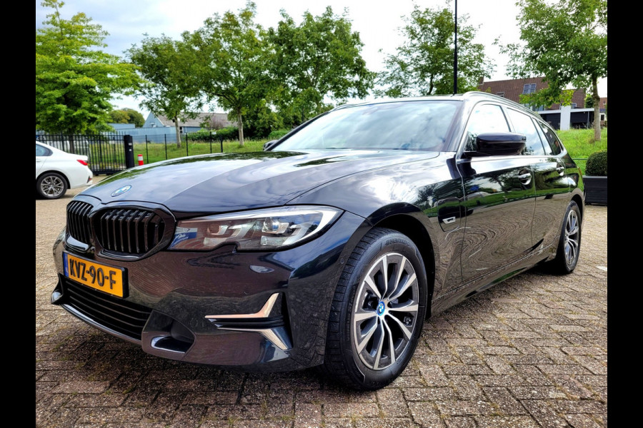BMW 3 Serie Touring 320e Pano 360-Cam Tr.haak, 98% SOH (BTW-auto)