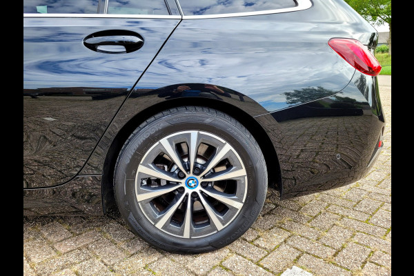 BMW 3 Serie Touring 320e Pano 360-Cam Tr.haak, 98% SOH (BTW-auto)