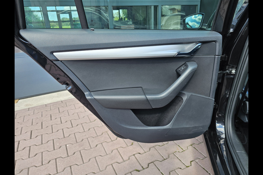 Škoda Octavia Combi 1.0 TSI Greentech Clever Edition | Automaat | Led | Navi | Stoelverwarming | App-connect | Cruise | PDC |